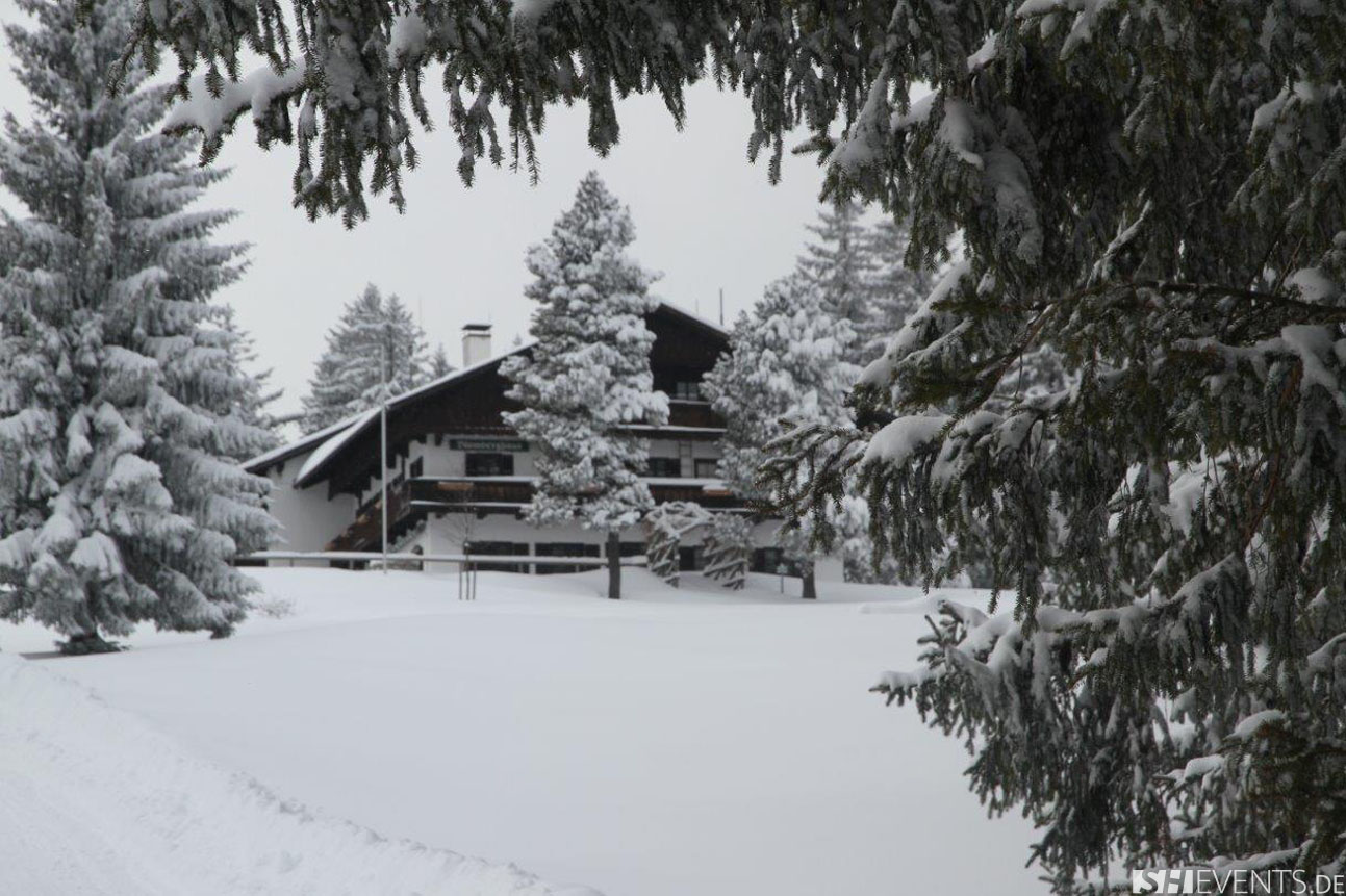huettenevent best pictures winter 2 - Hütte, Schloss oder Weinkeller: Ihre unvergessliche Weihnachtsfeier in einer unserer Top-Eventlocations