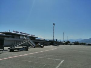 FlughafenBatumi 300x225 - WELCHES LUXUSHOTEL IN BATUMI BIETET DIE BESTE STRANDLAGE AM SCHWARZEN MEER?