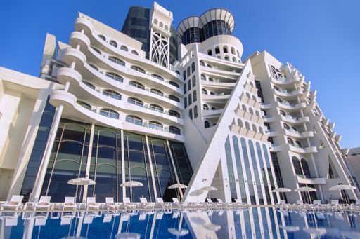 WELCHES LUXUSHOTEL IN BATUMI BIETET DIE BESTE STRANDLAGE AM SCHWARZEN MEER?