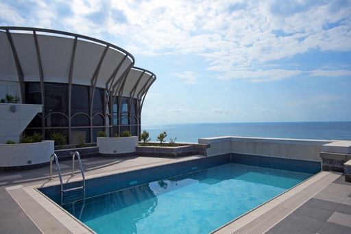 GrandGloriaPrivatePoolSuite - WELCHES LUXUSHOTEL IN BATUMI BIETET DIE BESTE STRANDLAGE AM SCHWARZEN MEER?